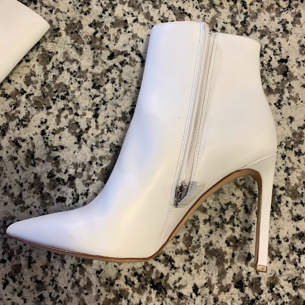 Nine West Tomorrow white Ankle Booties
